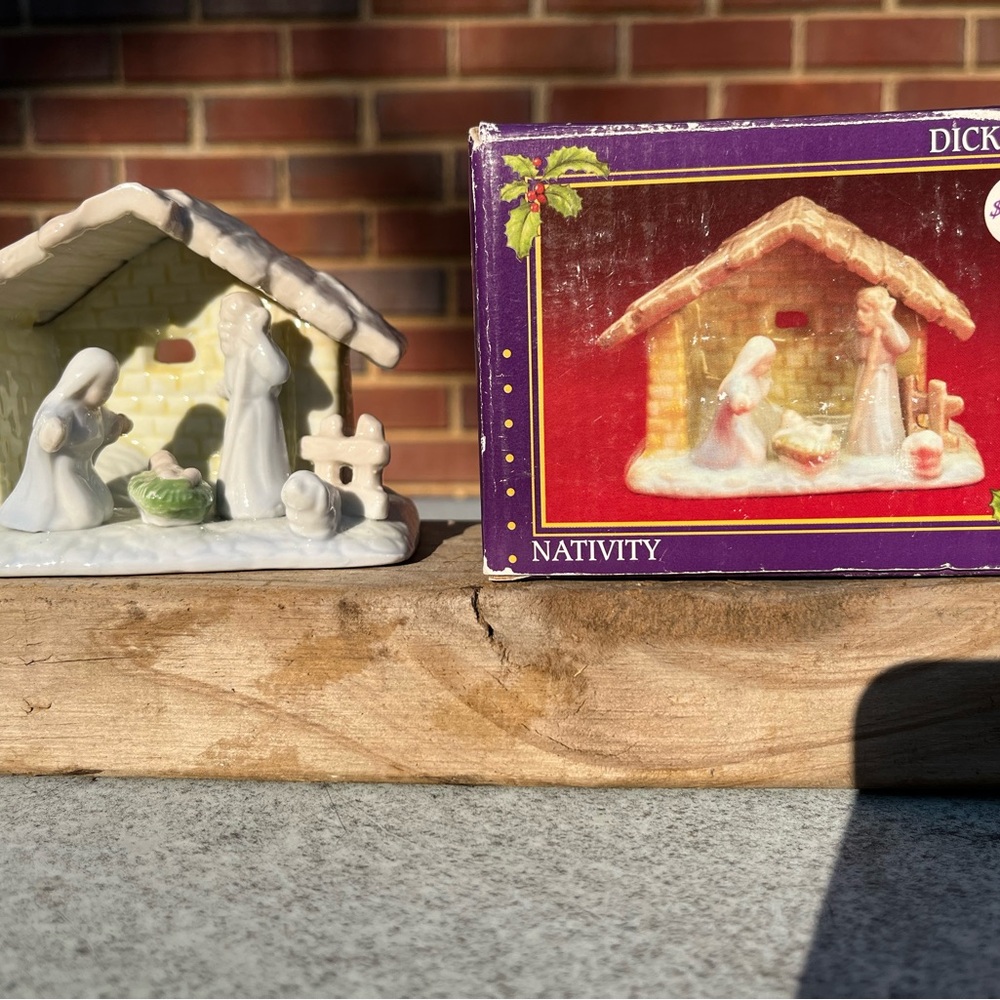 Dicksons Nativity Scene (Porcelain)
